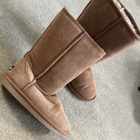 Tamarac tan lined boots - Picture 2 of 5
